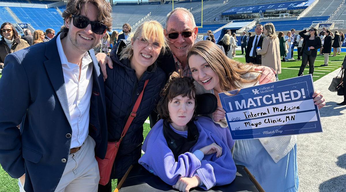 Susanna Goggans, MD, (right) poses with her fiancé, Trace Bowen (left), parents, Jennifer and Phil Goggans (center), and sister, Rebecca Goggans (front) on Match Day 2025.