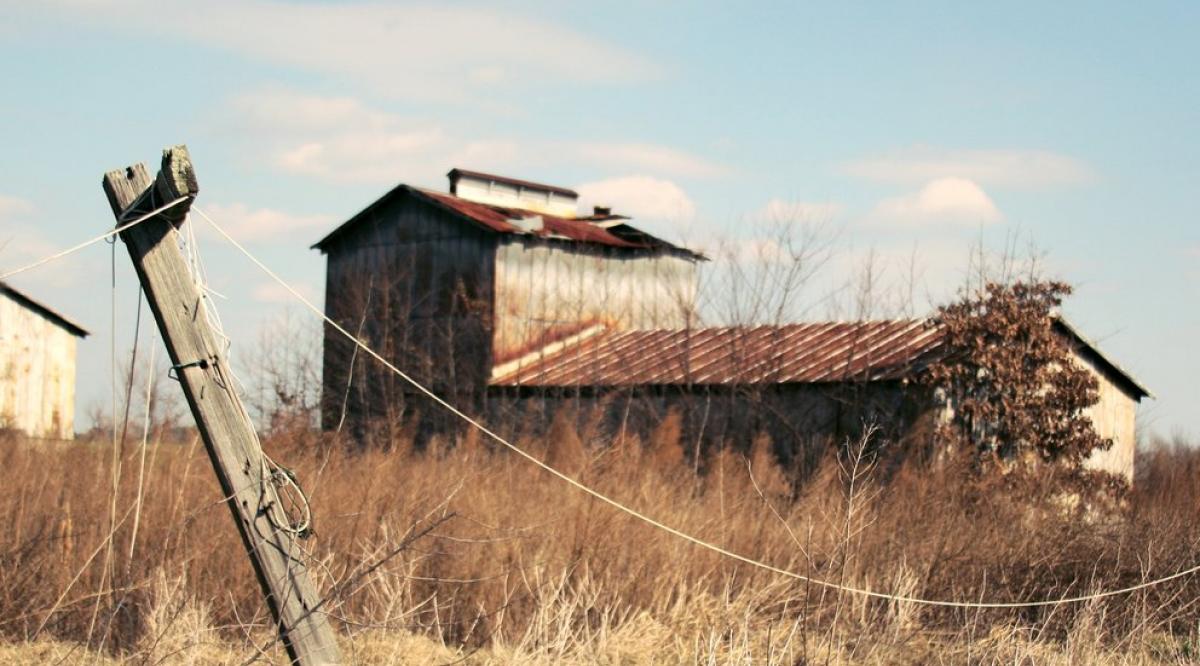 50-abandoned-house-north-carolina-id685819418-header.jpg__992x558_q85_crop-smart_subsampling-2_upscale