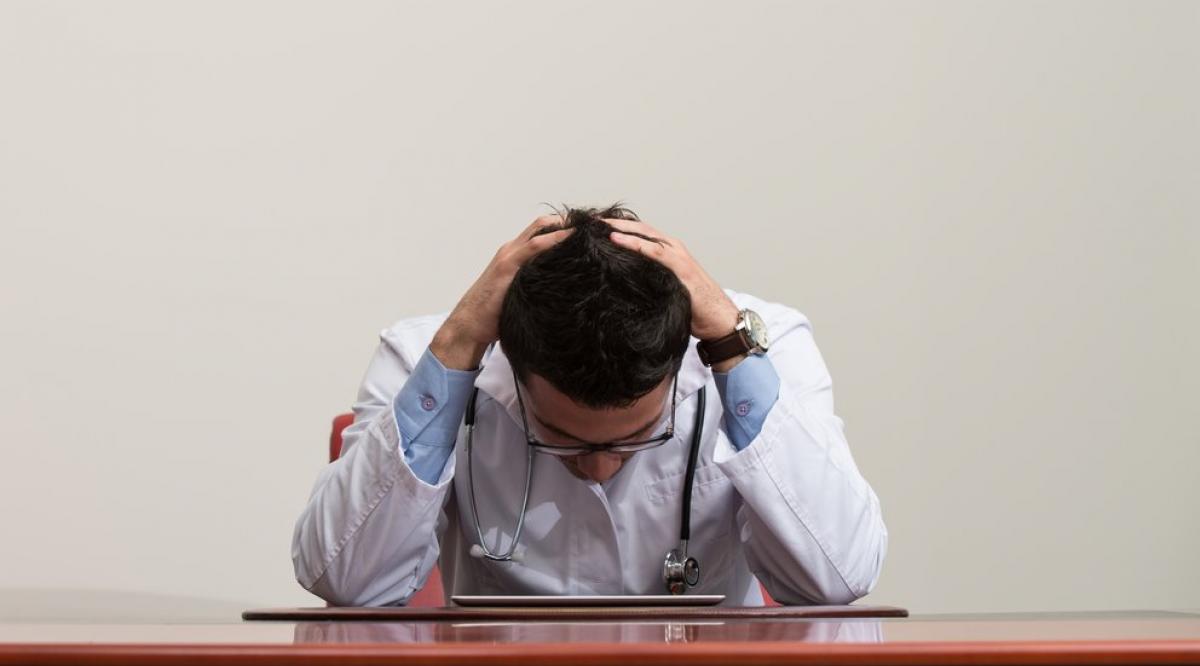 6-physician-mental-health-vp-overwhelmed-doc-redbox.jpg__992x558_q85_crop-smart_subsampling-2_upscale