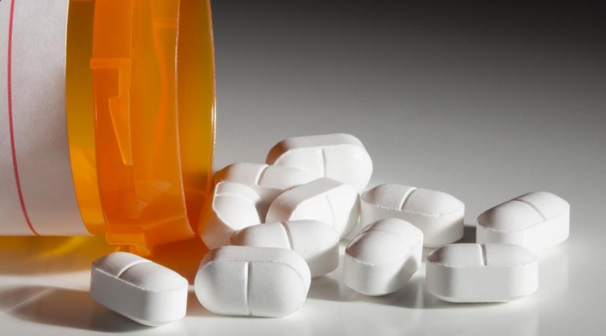 87-aamc-news-hero-opioids.jpg__992x558_q85_crop-smart_subsampling-2_upscale