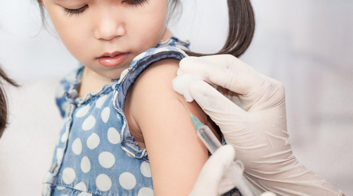 94-hero_image_flu_girl_vaccine.jpg__992x558_q85_crop-smart_subsampling-2_upscale