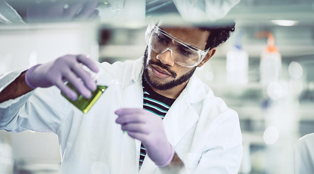Scientist working in the laboratory