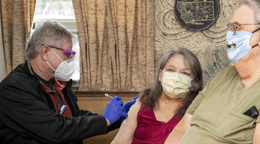 Gail and Robert Pursel of Millville, Pennsylvania, receive their COVID-19 vaccines, thanks to Geisinger’s in-home health care service.