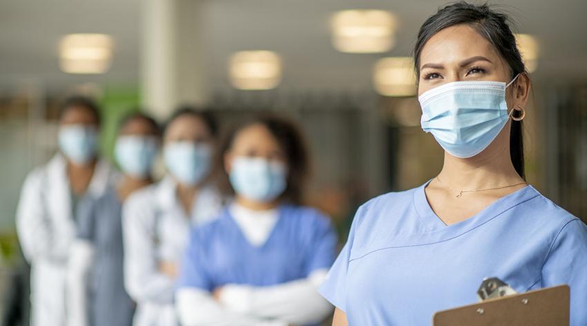 PhysicianSpecialties_GroupOfMedicalProfessionals A group of medical professionals in masks