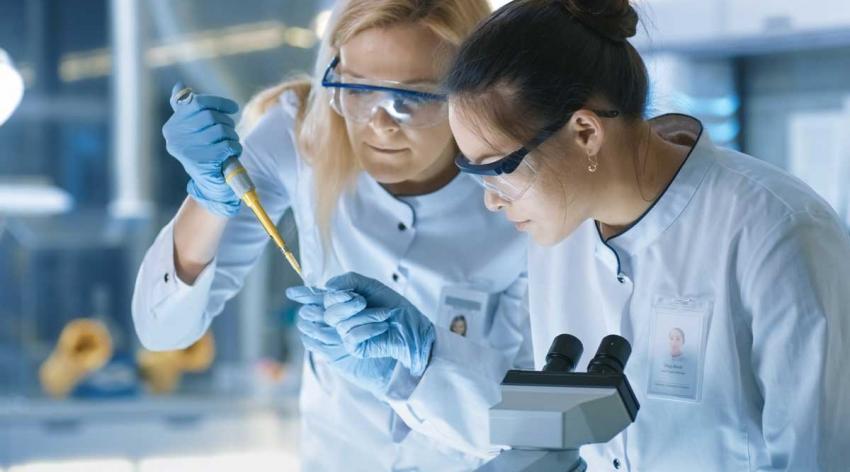 two women in lab